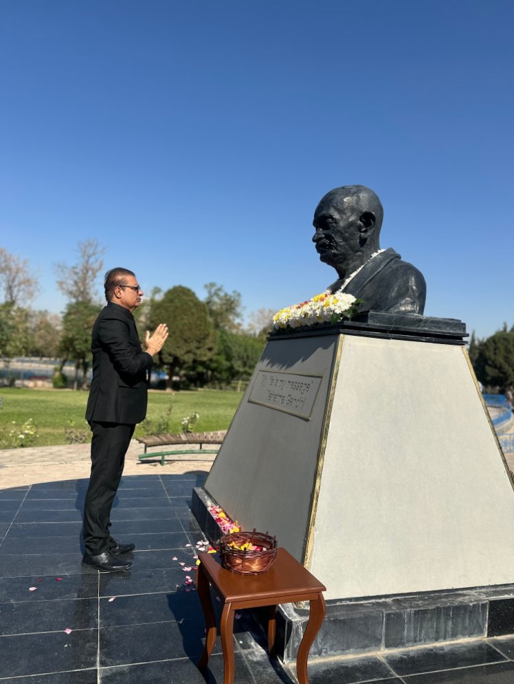 Celebration of Gandhi Jayanti at Sami Abdulrahman Park and a plantation drive organized at the University of Kurdistan Hewlêr Medical College on 02 October 2025.